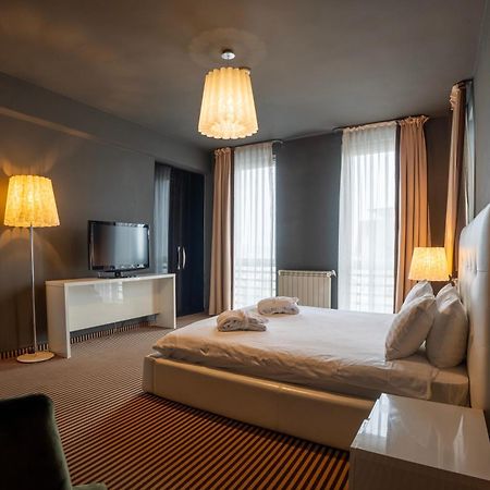 Alex&George Boutique Hotel Κλουζ-Ναπόκα Εξωτερικό φωτογραφία