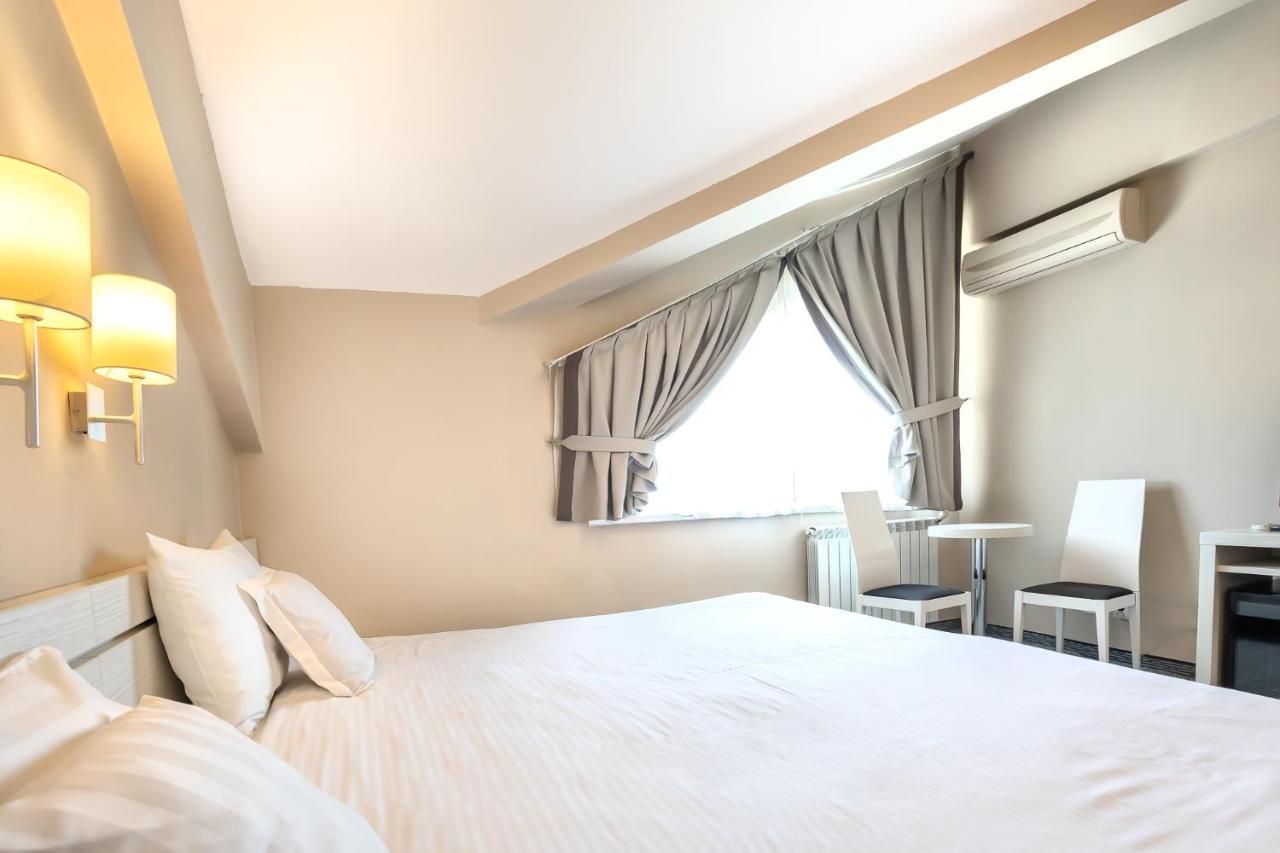 Alex&George Boutique Hotel Κλουζ-Ναπόκα Εξωτερικό φωτογραφία