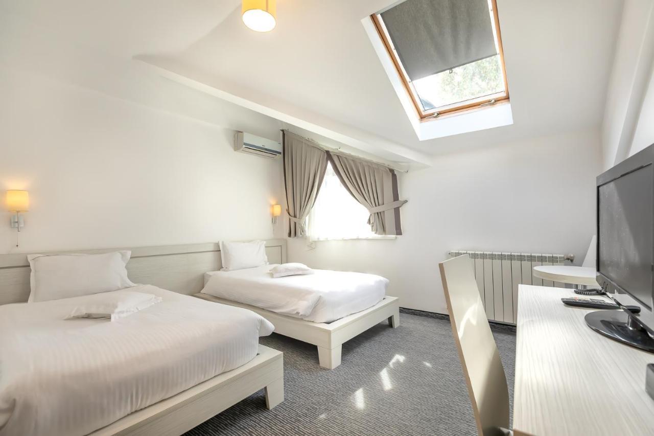 Alex&George Boutique Hotel Κλουζ-Ναπόκα Εξωτερικό φωτογραφία