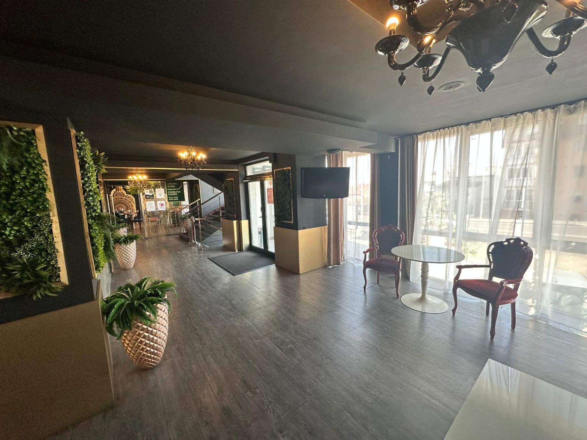 Alex&George Boutique Hotel Κλουζ-Ναπόκα Εξωτερικό φωτογραφία