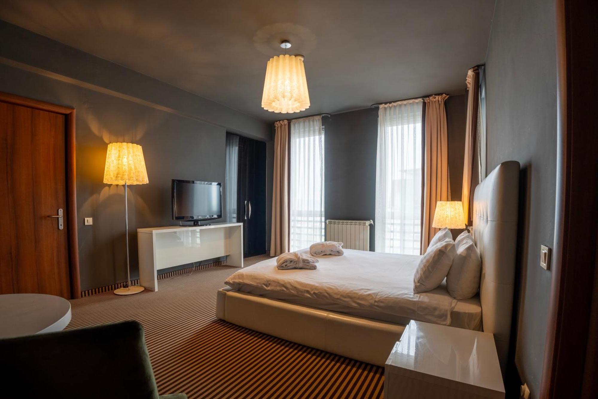 Alex&George Boutique Hotel Κλουζ-Ναπόκα Εξωτερικό φωτογραφία