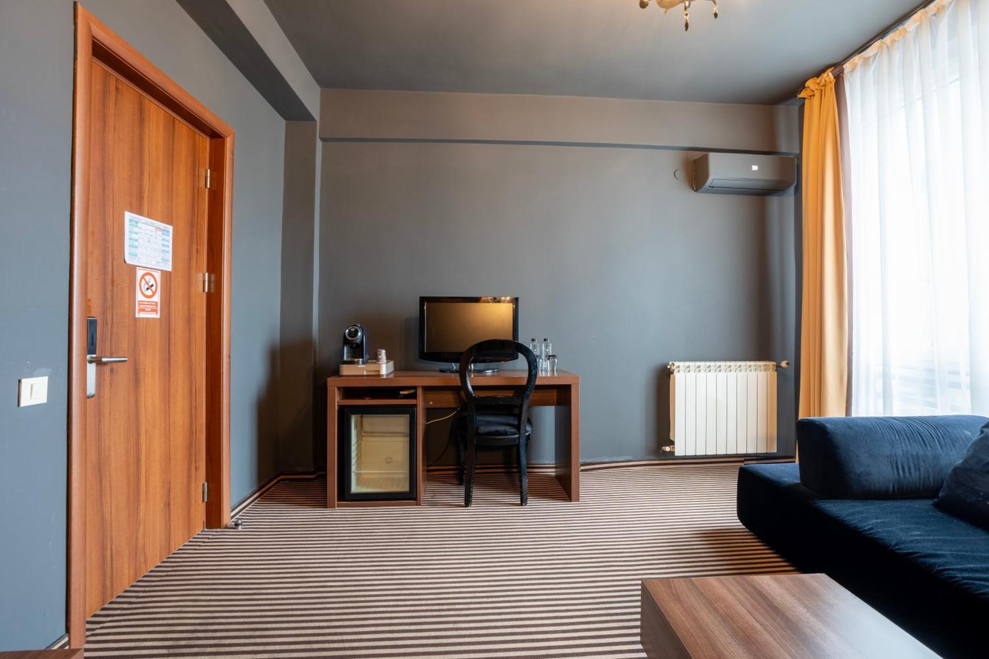 Alex&George Boutique Hotel Κλουζ-Ναπόκα Εξωτερικό φωτογραφία