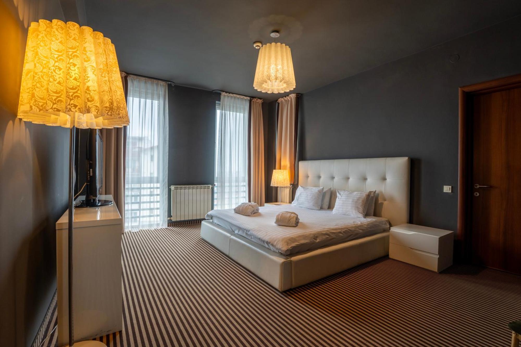 Alex&George Boutique Hotel Κλουζ-Ναπόκα Εξωτερικό φωτογραφία