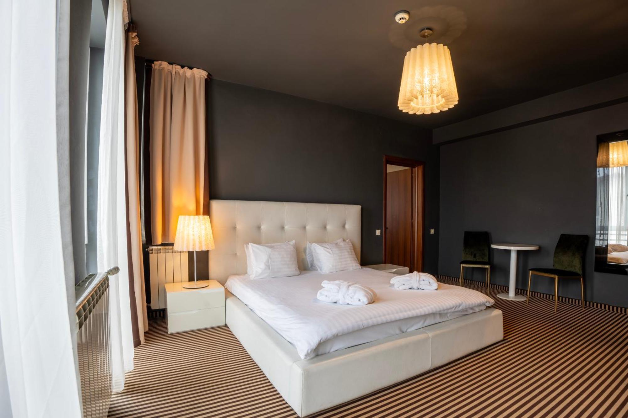 Alex&George Boutique Hotel Κλουζ-Ναπόκα Εξωτερικό φωτογραφία