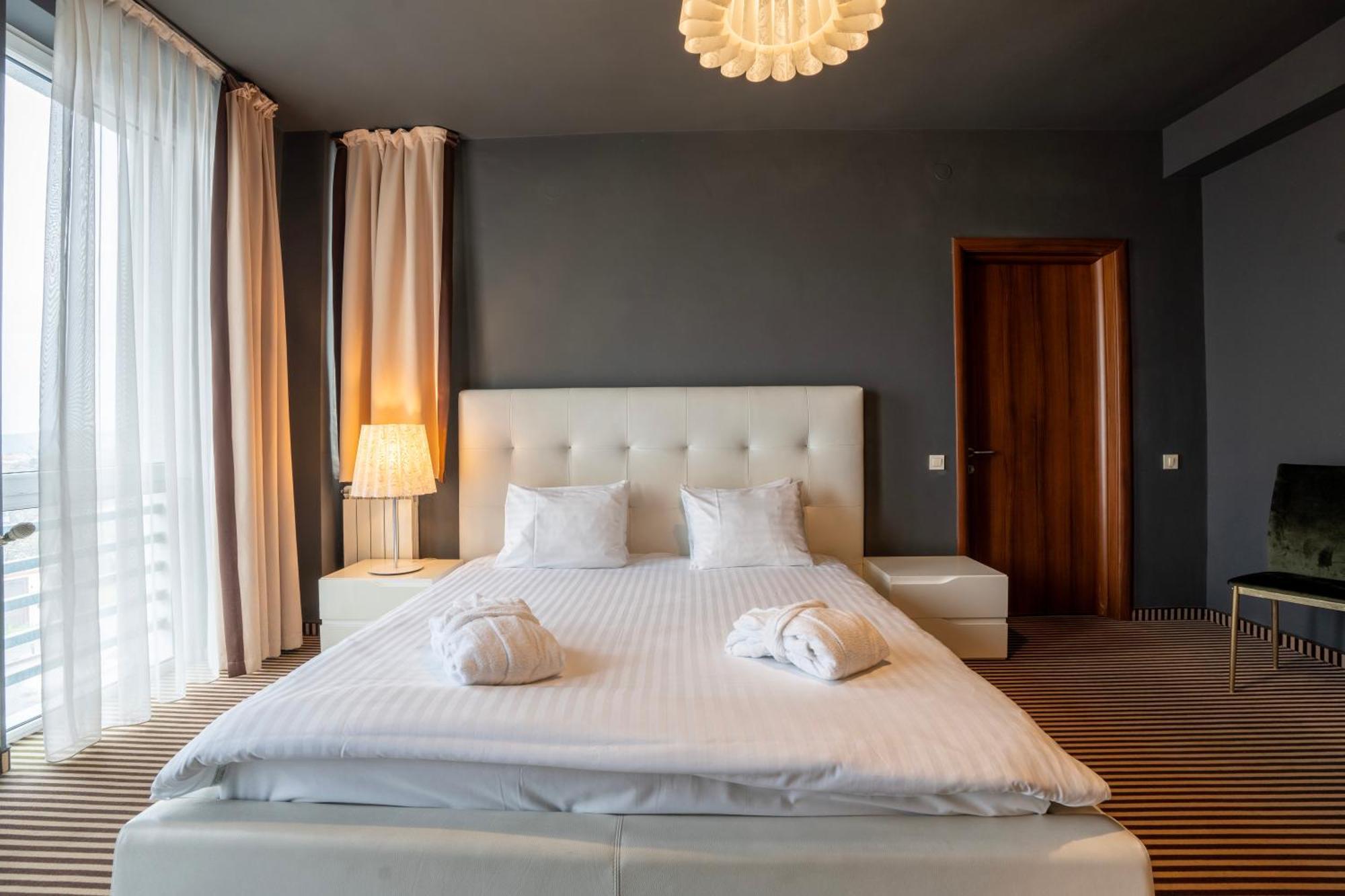 Alex&George Boutique Hotel Κλουζ-Ναπόκα Εξωτερικό φωτογραφία